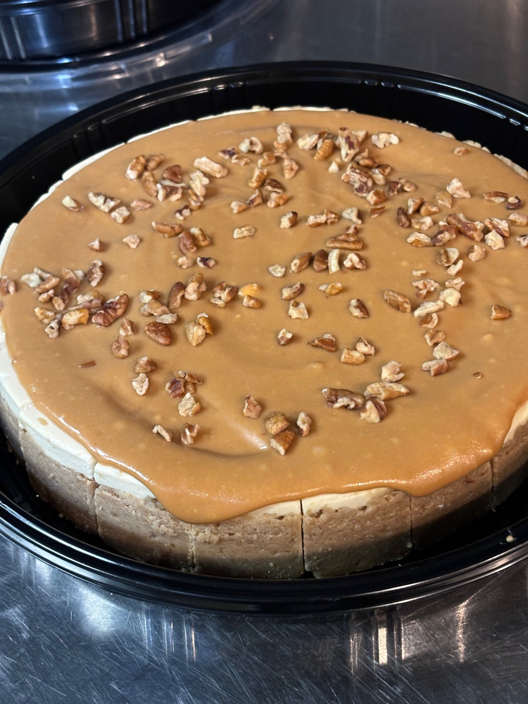 Cheesecake with Praline sauce